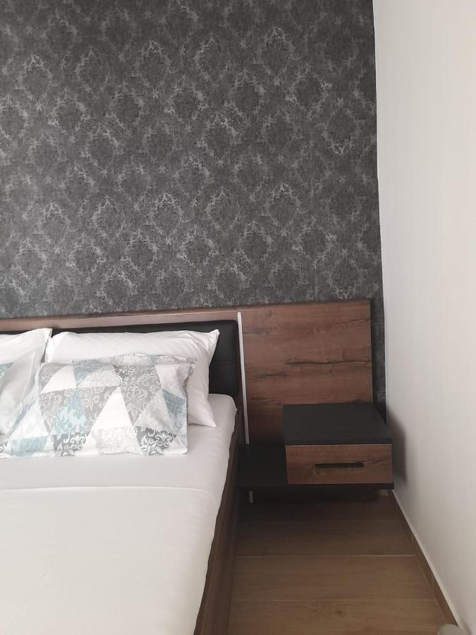 Apartman Sa Lodom 2+2 Apartment Pirovac Exterior foto