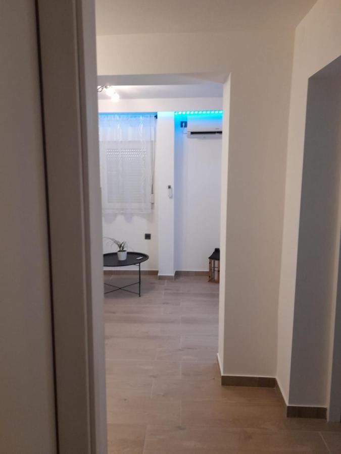 Apartman Sa Lodom 2+2 Apartment Pirovac Exterior foto