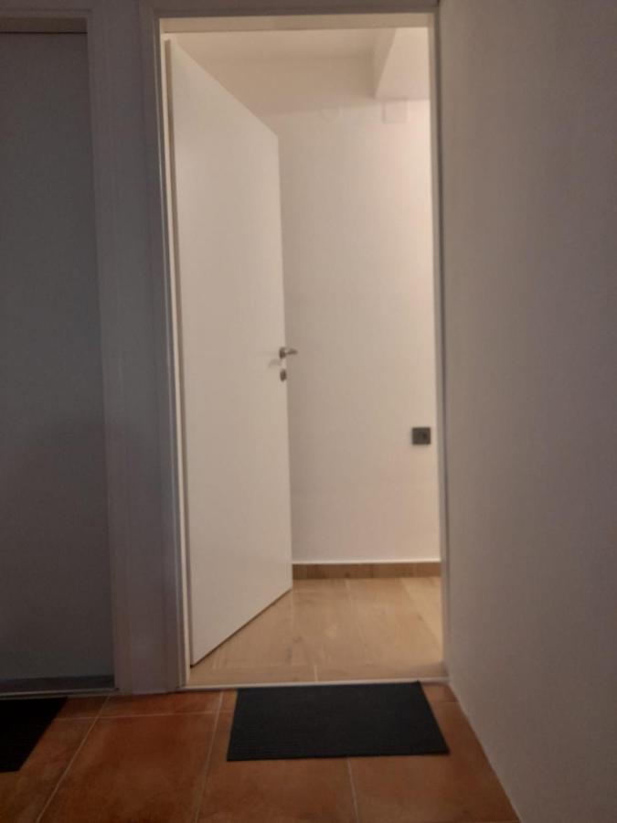 Apartman Sa Lodom 2+2 Apartment Pirovac Exterior foto