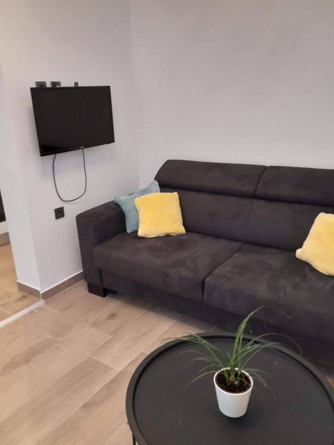 Apartman Sa Lodom 2+2 Apartment Pirovac Exterior foto